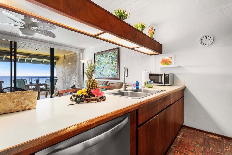 Well Equipped Kitchen for all your cooking needs