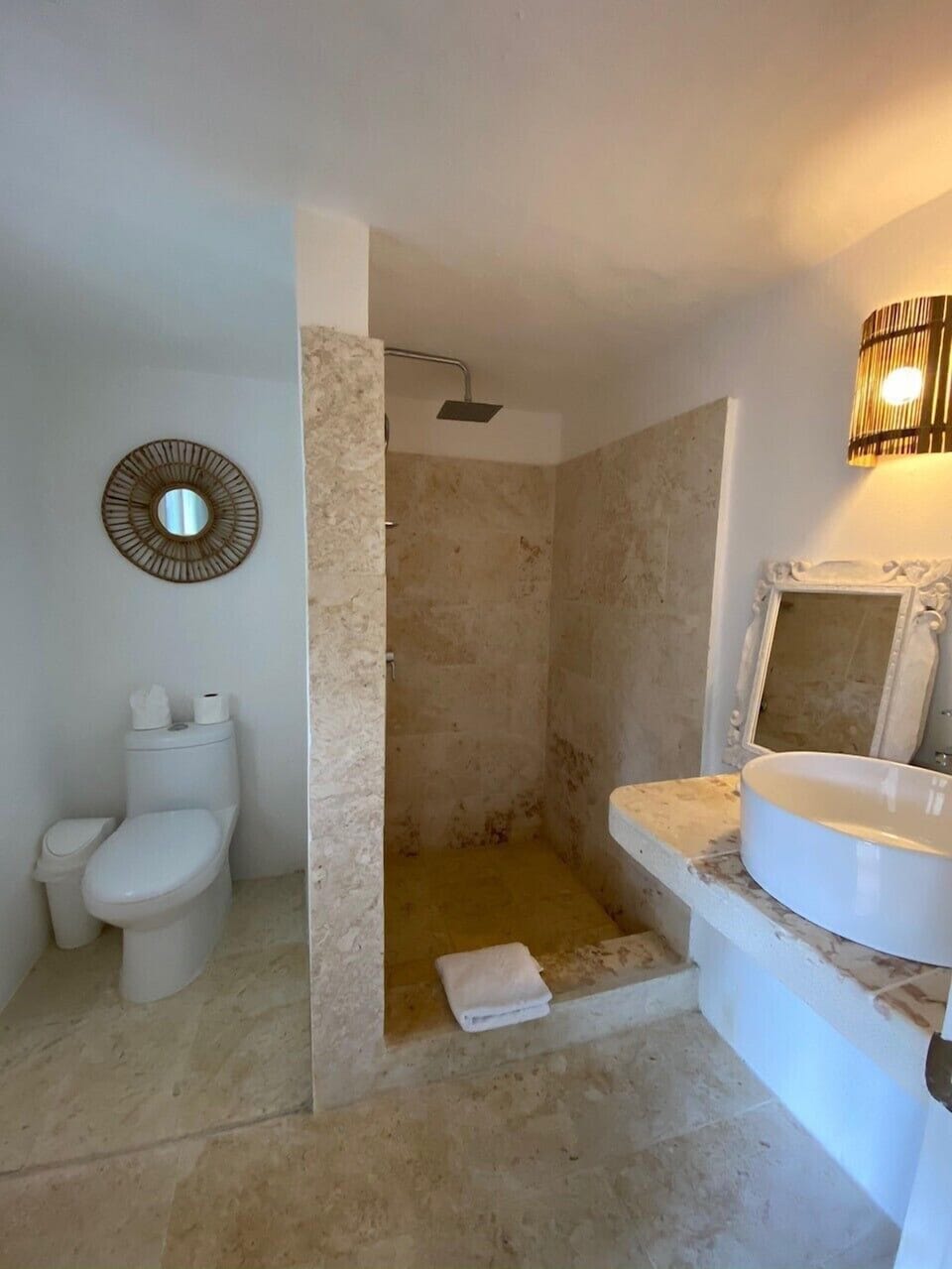 Basic Double Room, 1 Queen Bed, Non Smoking, Courtyard Area | Bathroom | Shower, rainfall showerhead, free toiletries, hair dryer