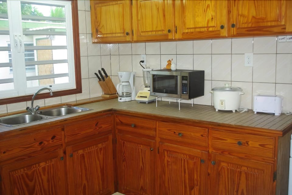 Fridge, microwave, oven, coffee/tea maker