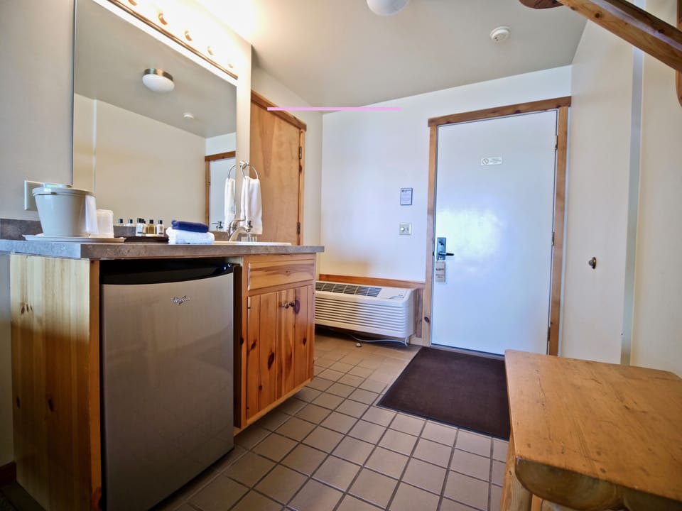 Desk, free WiFi, bed sheets