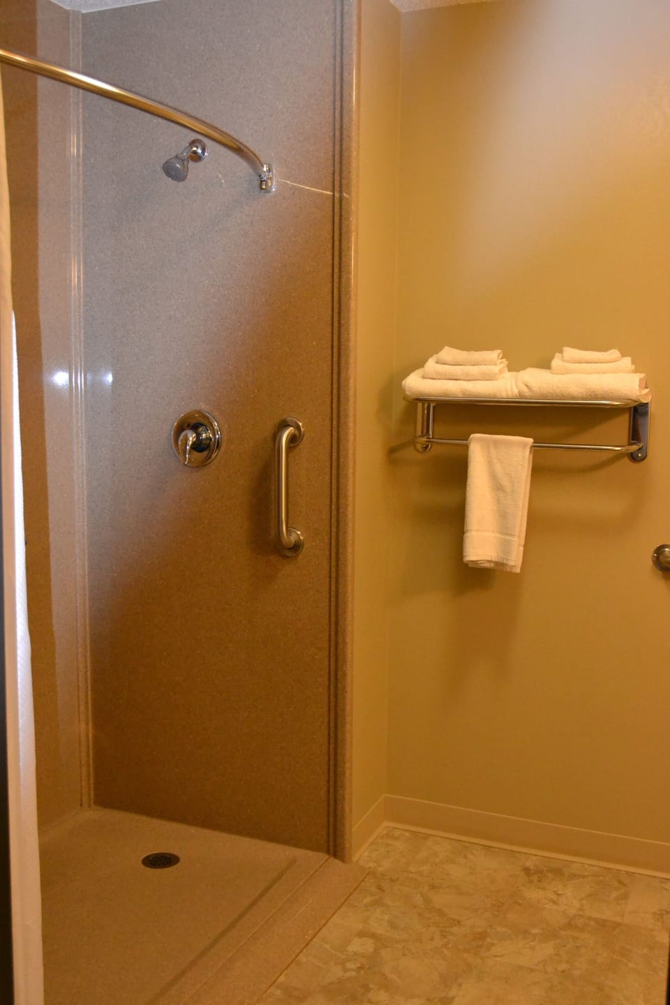 Comfort Room, 1 Queen Bed, Accessible | Bathroom | Combined shower/tub, hair dryer, towels