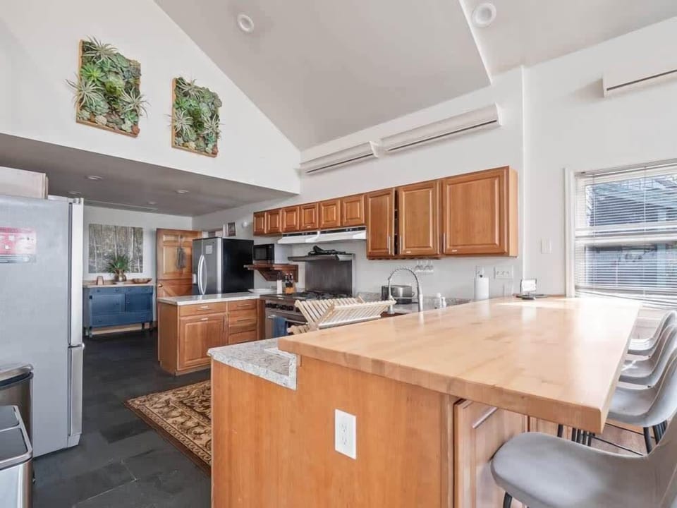 【Kitchen】 Island seats 4 — enough counter space for the whole group to cook together