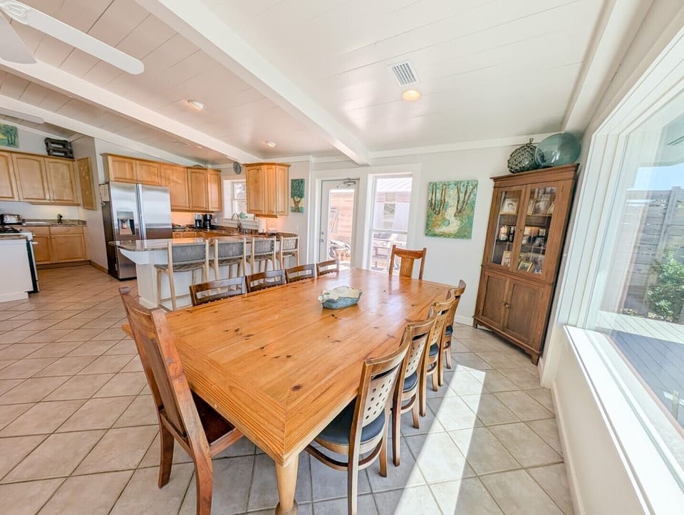 Dining Towards the Kitchen 