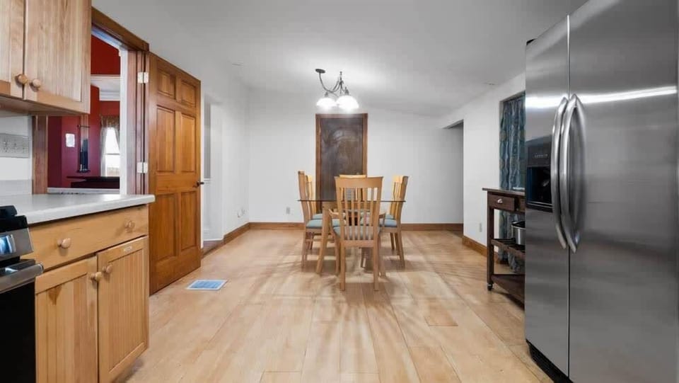 【Kitchen】Full-size fridge and counter space for the group cook