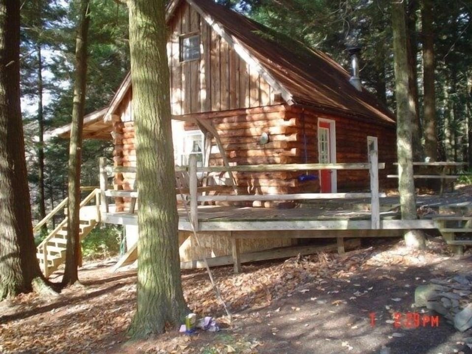 Cozy Log Cabin on six private wooded acres