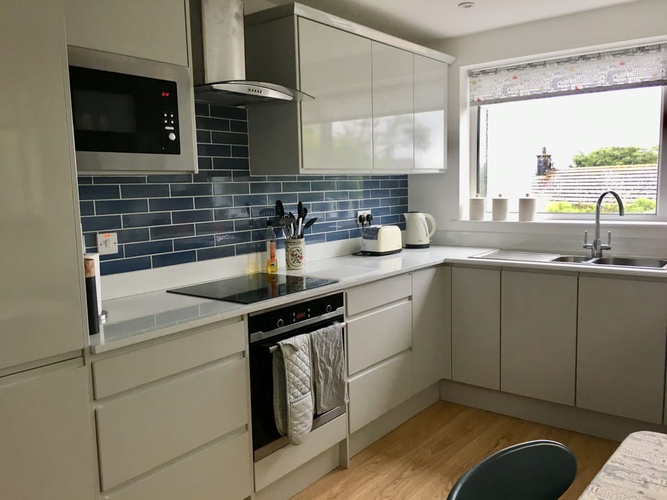 Fully fitted kitchen with integrated appliances