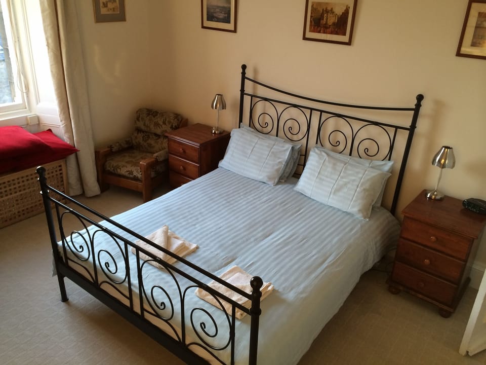 Bedroom 1-Double Bed