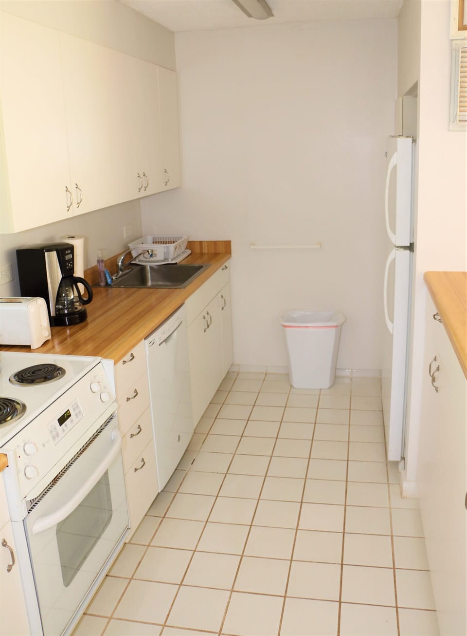 Full kitchen with Dishwasher