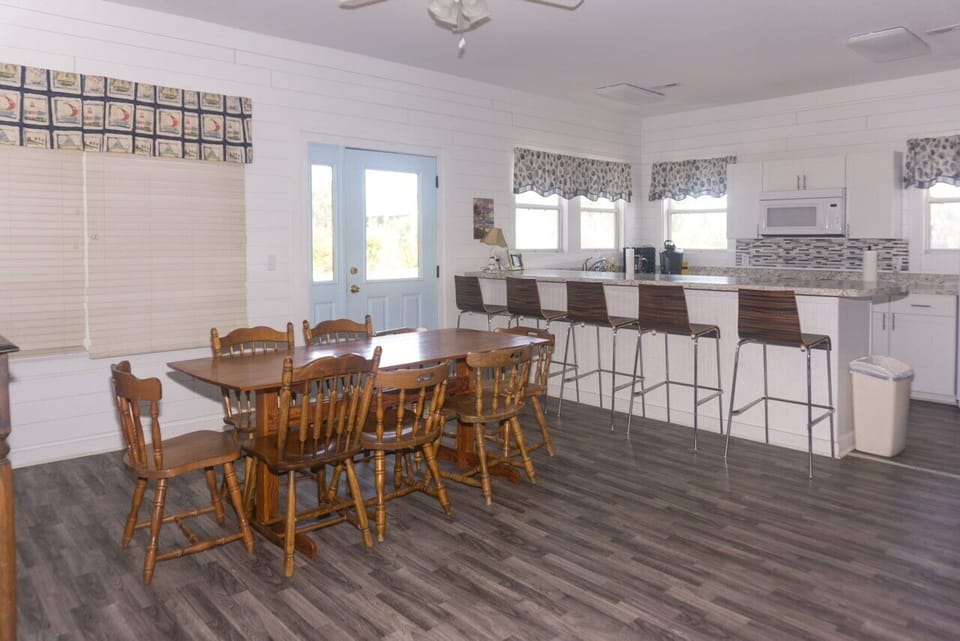 Spacious Dining Area