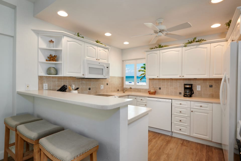 Kitchen with Breakfast Bar