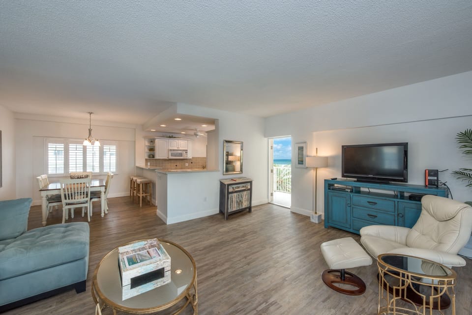 Open concept Living/Dining area