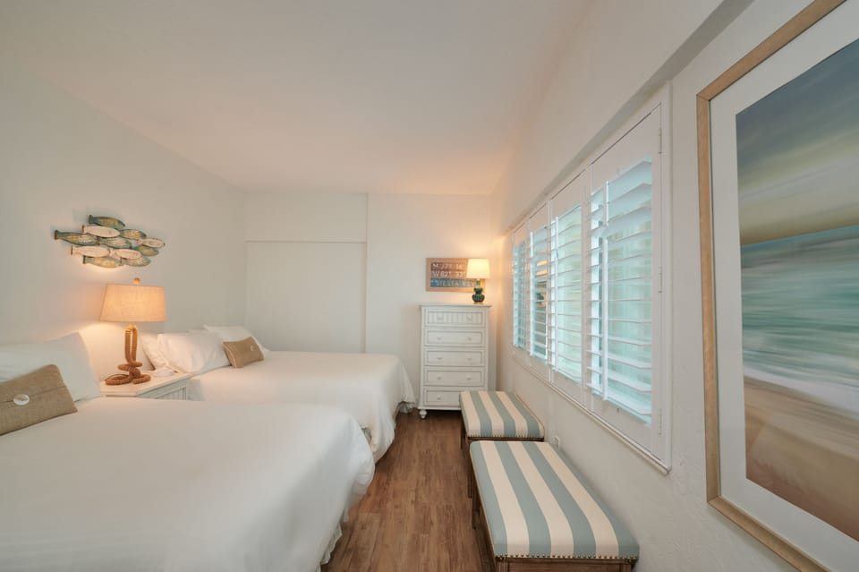 Another view of guest room with 2 full beds