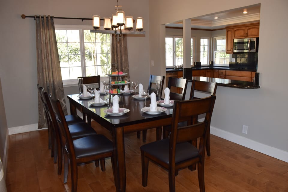 Dinning Room - Kitchen view to Pool