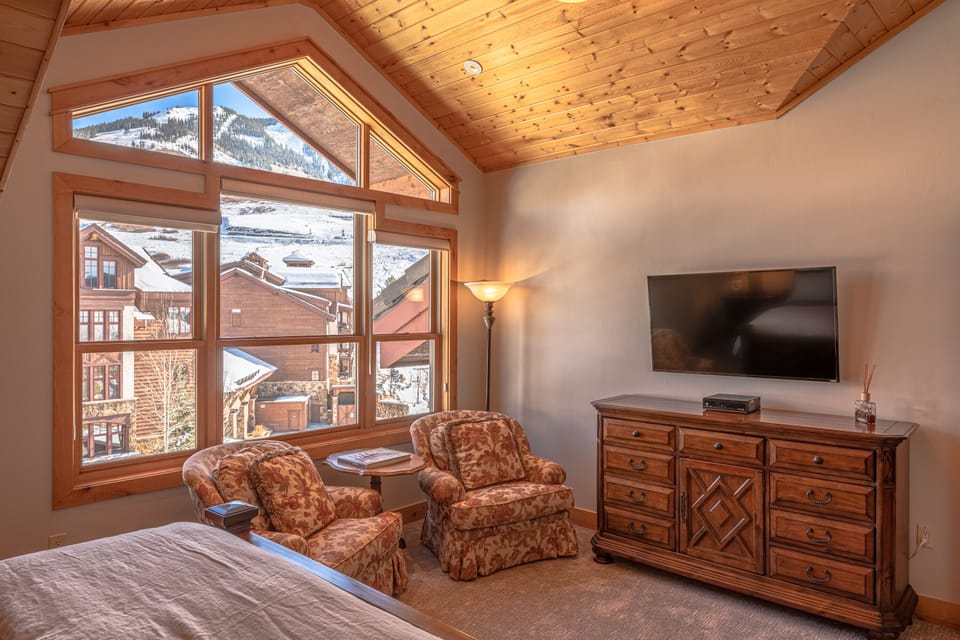 Vaulted ceiling with a fabulous view of Mt Crested Butte