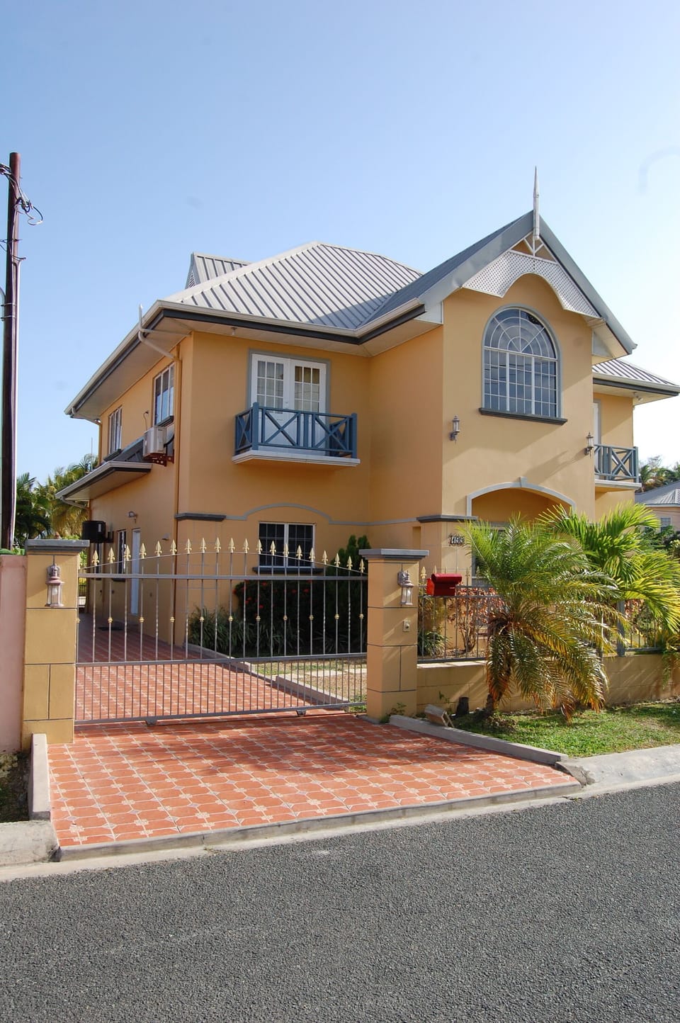 Villa Driveway and Parking

