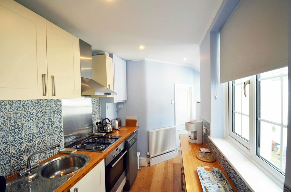 Basic House, 2 Bedrooms, Kitchen, River View | Private kitchen | Coffee/tea maker, full-size fridge, microwave, oven