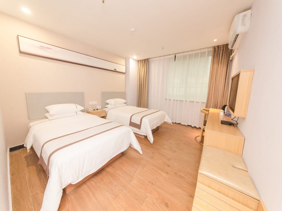 Business Twin Room | Blackout drapes, WiFi (free), bed sheets
