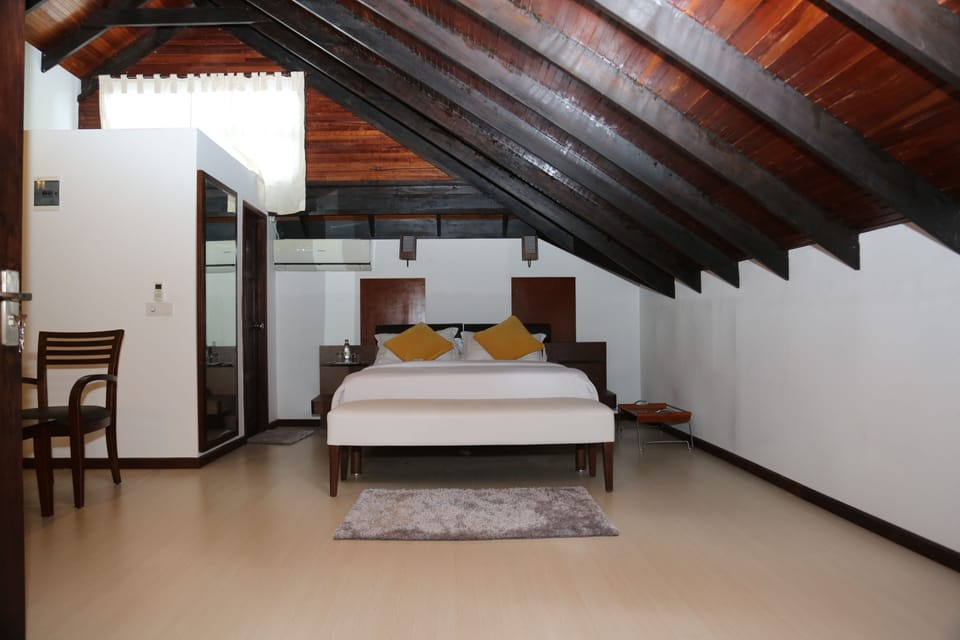4 bedrooms, minibar, in-room safe, desk