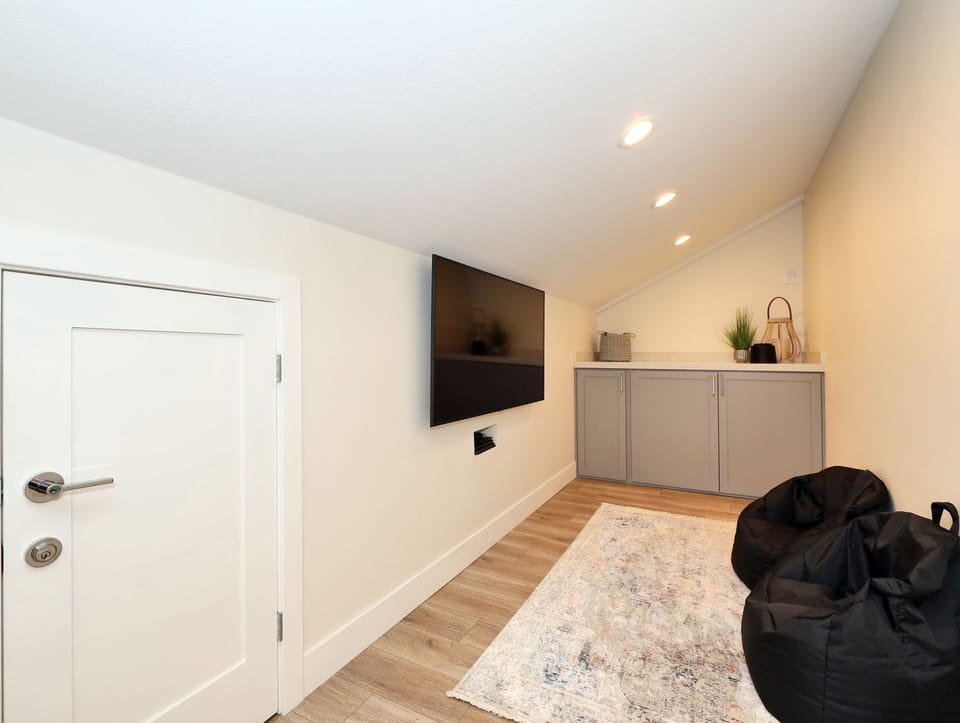 Additional TV/gaming area upstairs! 