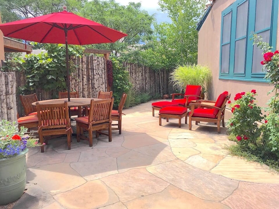 Enjoy the afternoon in the garden.