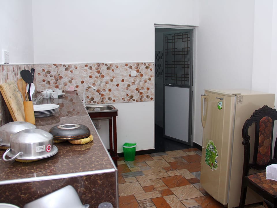 Apartment, Non Smoking | Private kitchen | Shared fridge