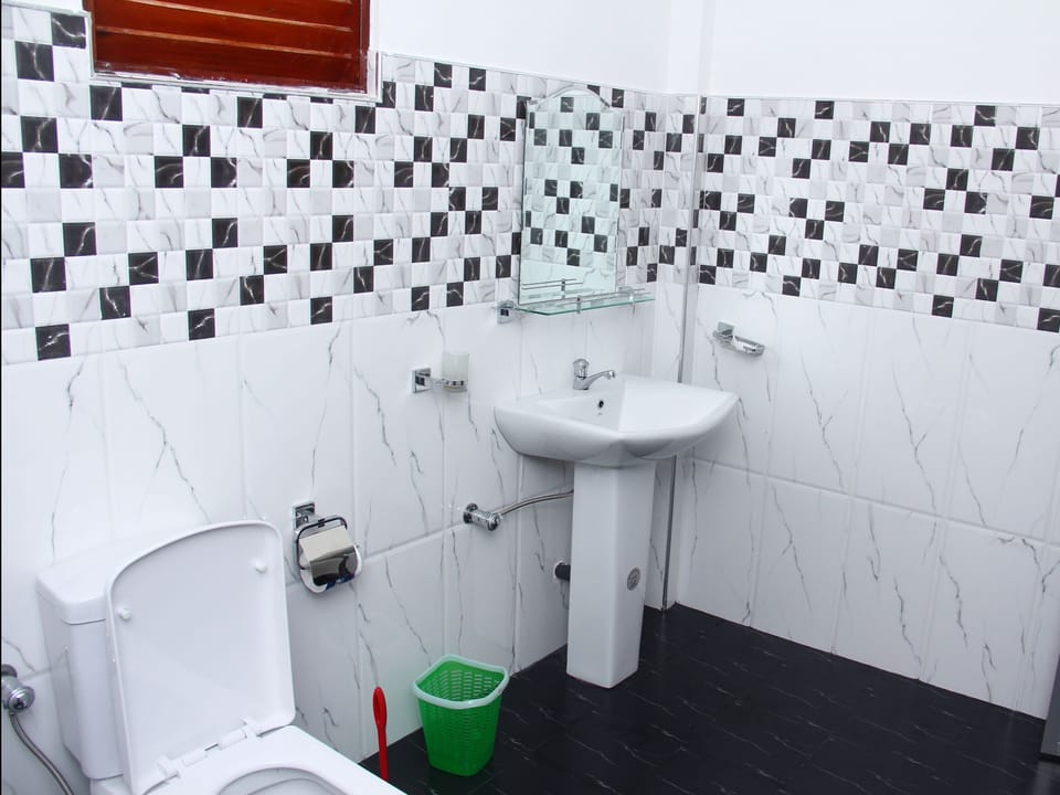 Apartment, Non Smoking | Bathroom | Shower, rainfall showerhead, bidet, towels