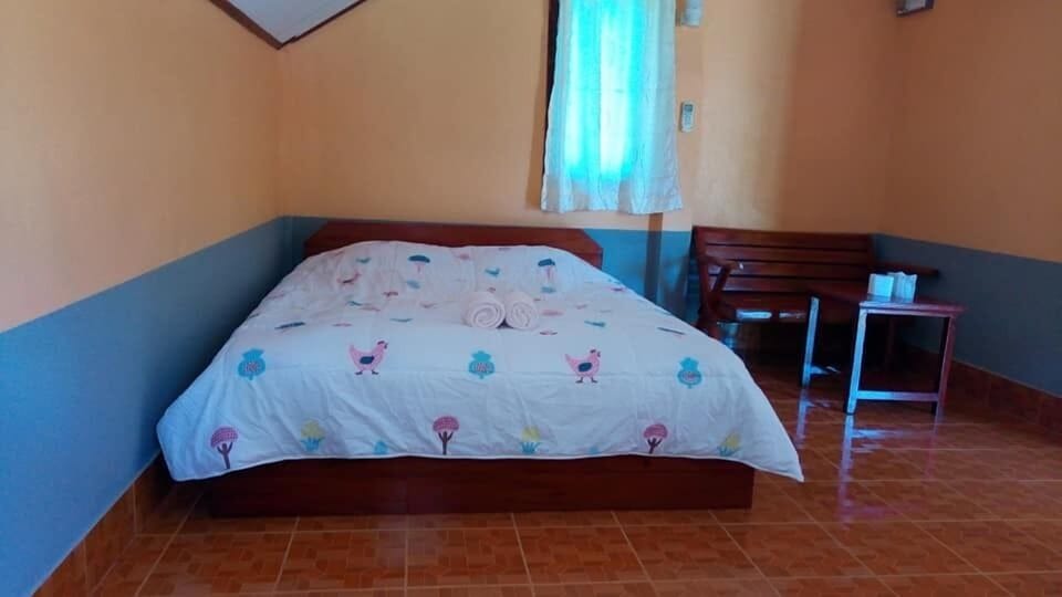 Basic Cabin, 1 Queen Bed, Non Smoking | Free WiFi, bed sheets