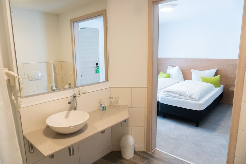 Business Double Room | In-room safe, desk, blackout drapes, soundproofing