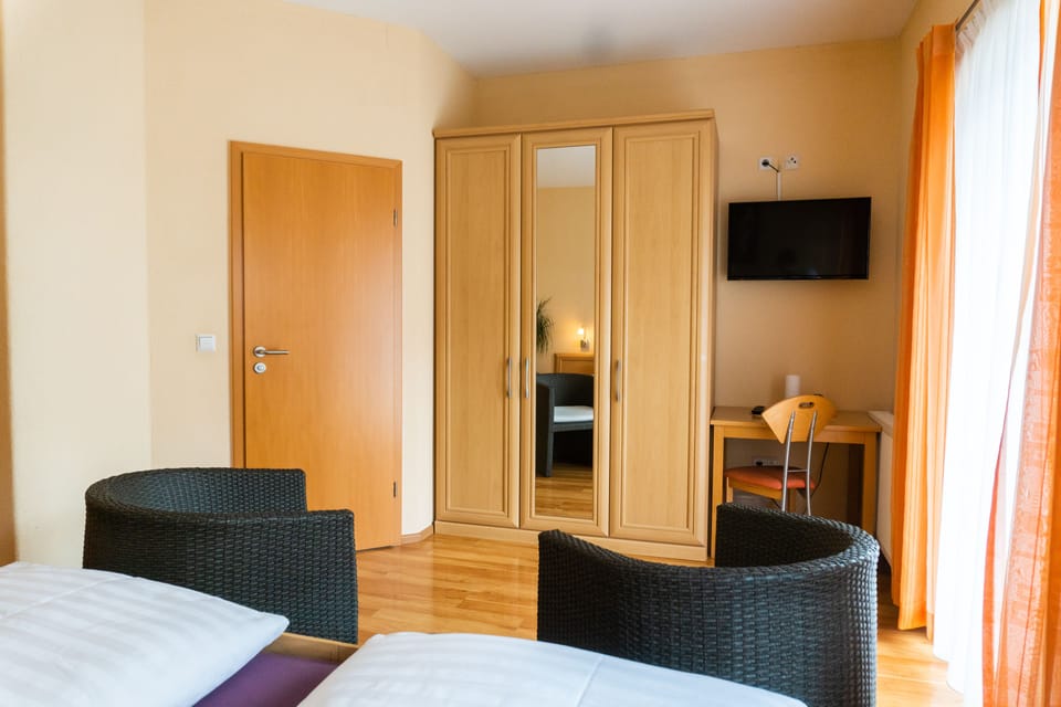 Comfort Double Room | In-room safe, desk, blackout drapes, soundproofing