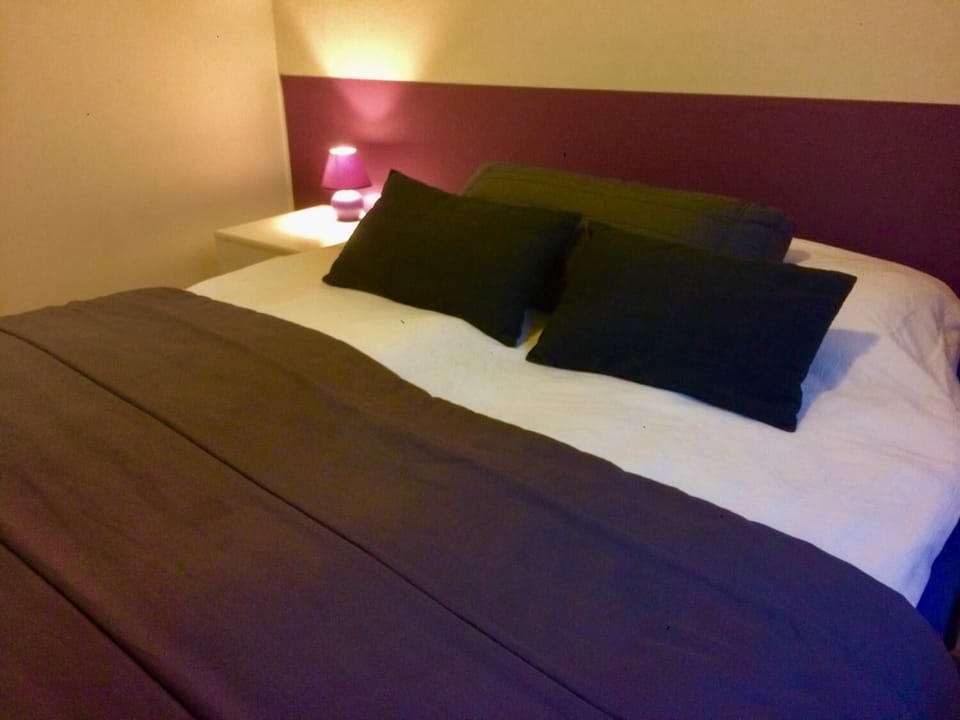 Free WiFi, bed sheets, wheelchair access