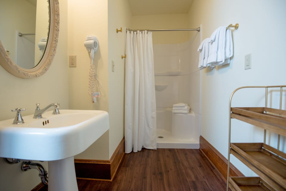 Room, 1 King Bed, Non Smoking (Room # 4 upstairs) | Bathroom | Free toiletries, hair dryer, towels, soap