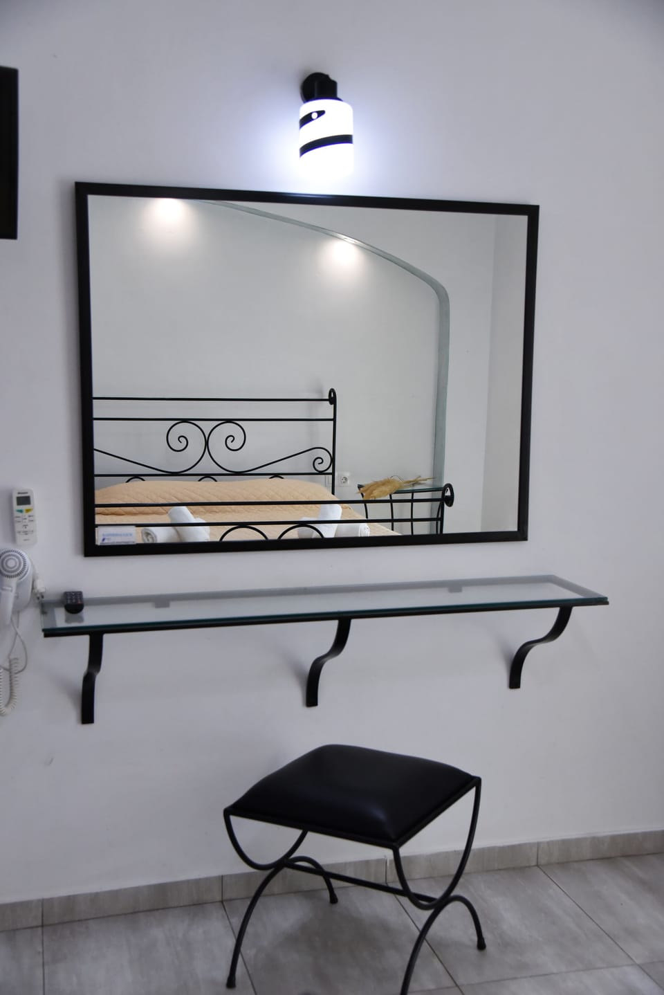 In-room safe, soundproofing, iron/ironing board, free WiFi