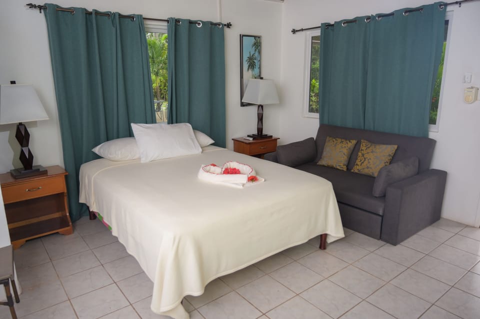 Standard Single Room, 1 Double Bed, Garden View | Blackout drapes, iron/ironing board (on request), WiFi (free)
