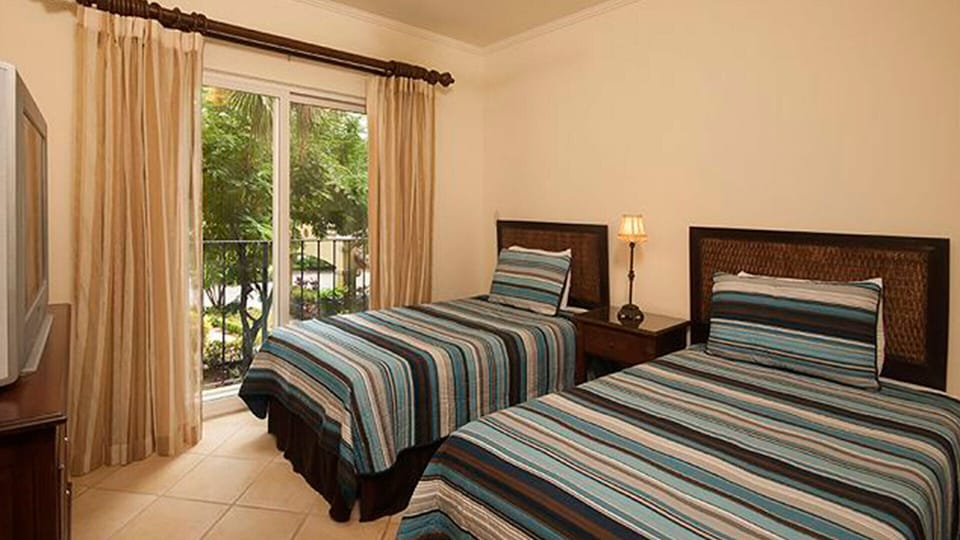 2 twin beds