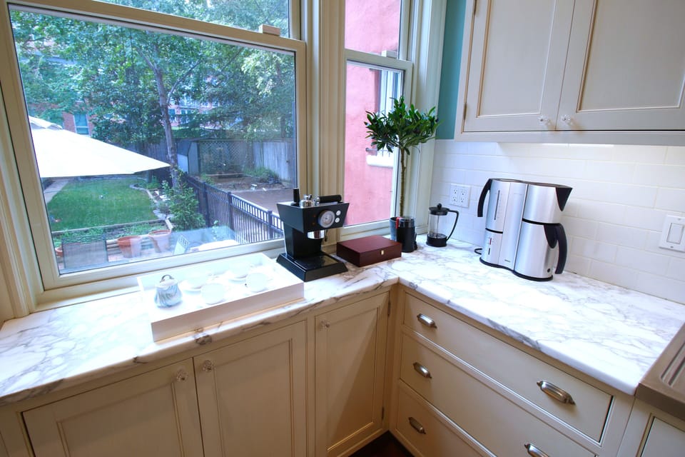 Coffee, tea and espresso greet you in the morning!