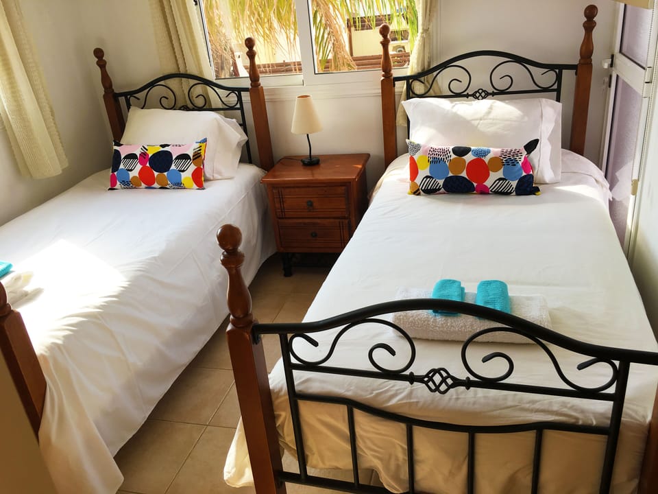 Bedroom 2 - 2 single beds