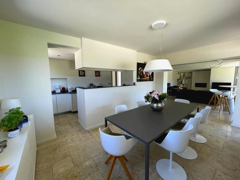 Dinning Table inside- Mas de Paniere