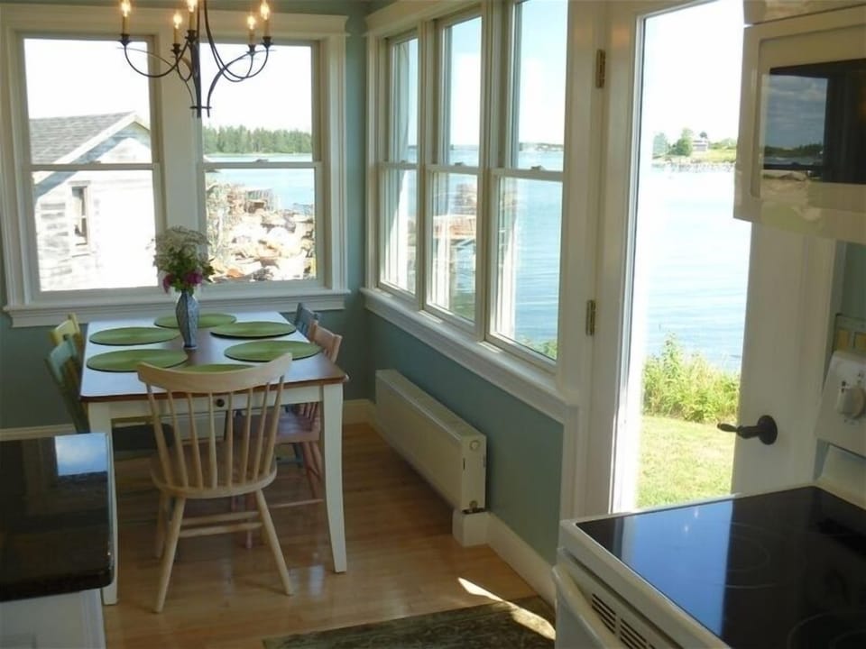 Oceanfront dining.