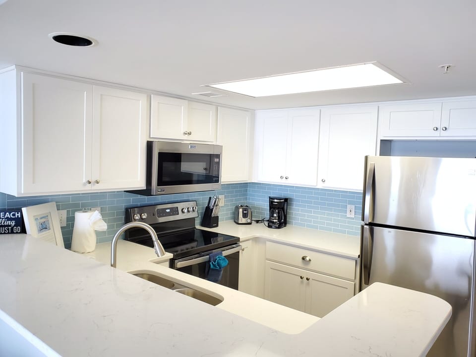 Remodeled Fully Stocked Kitchen