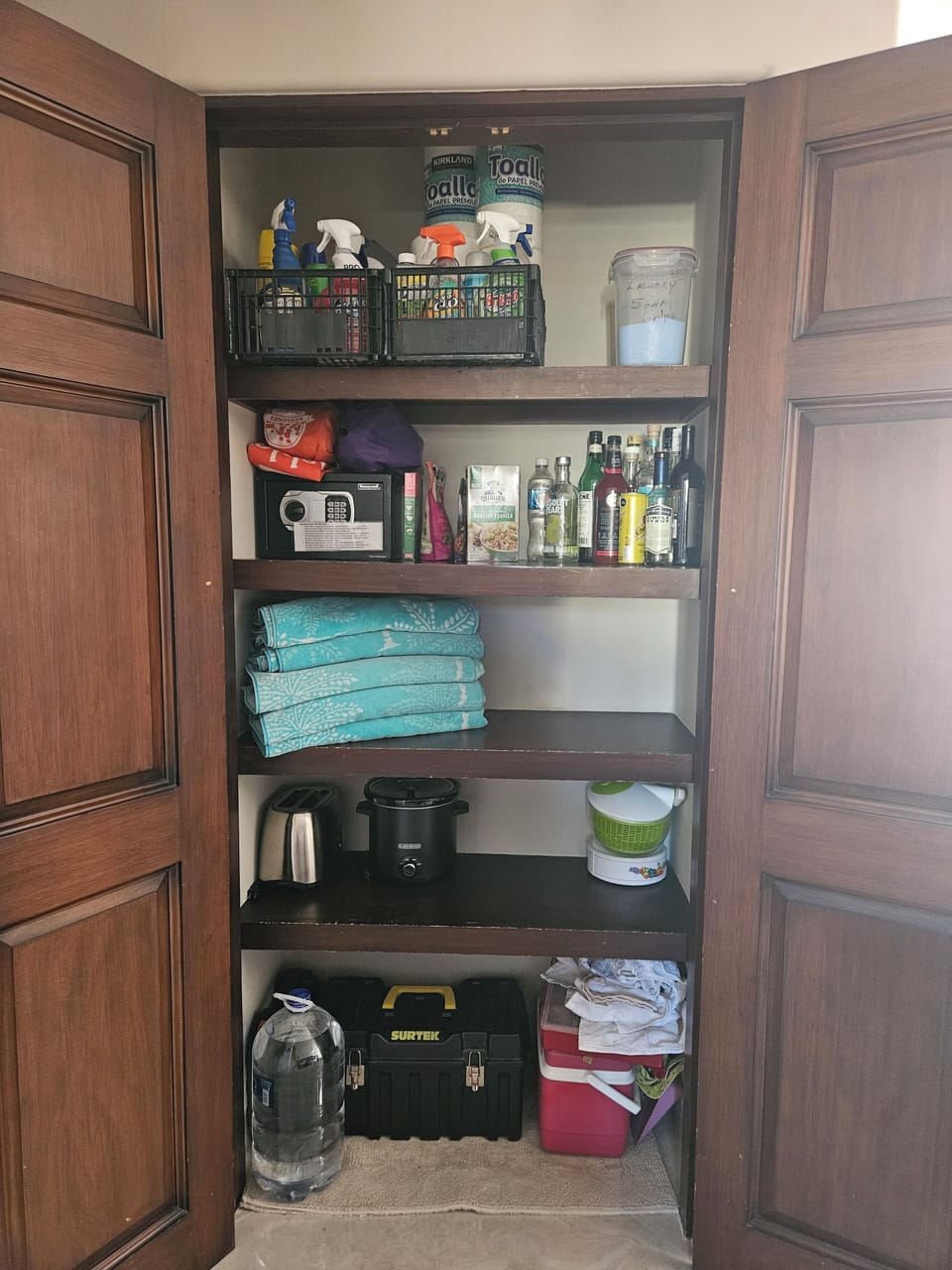 Plenty of storage in the pantry.
