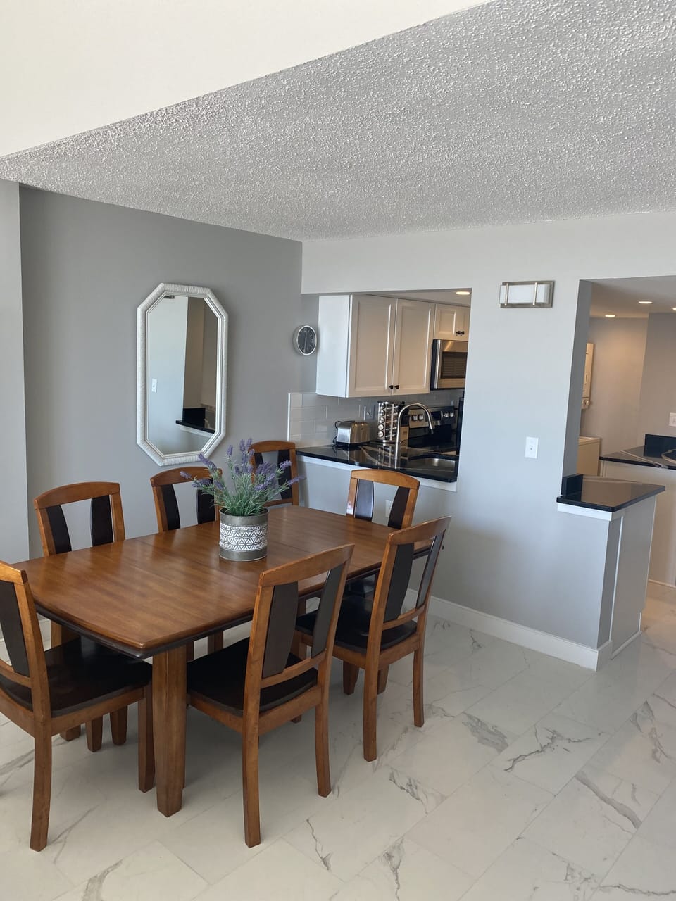 Dining room.