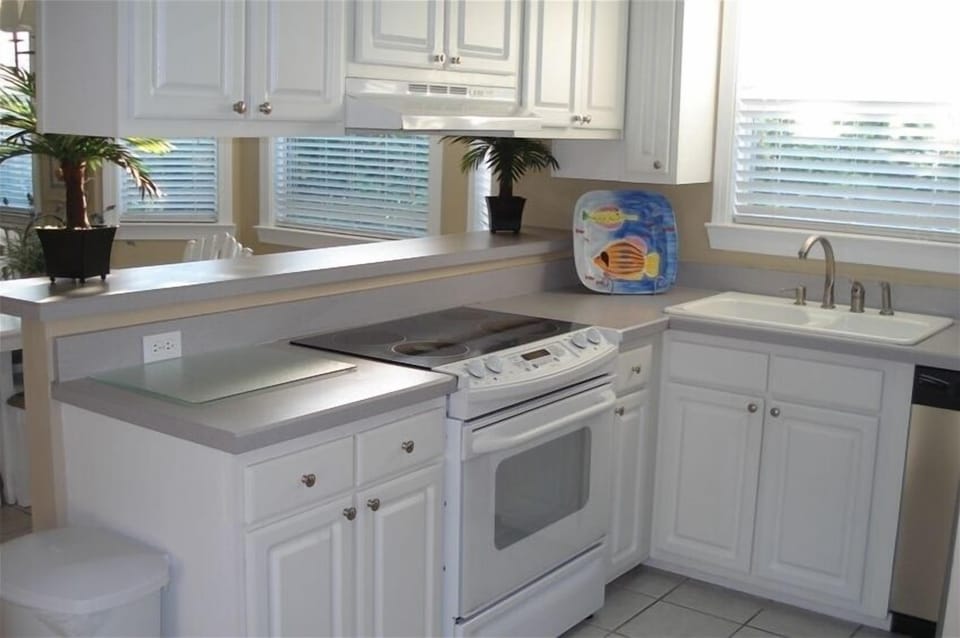 Kitchen Area with all modern appliances!
