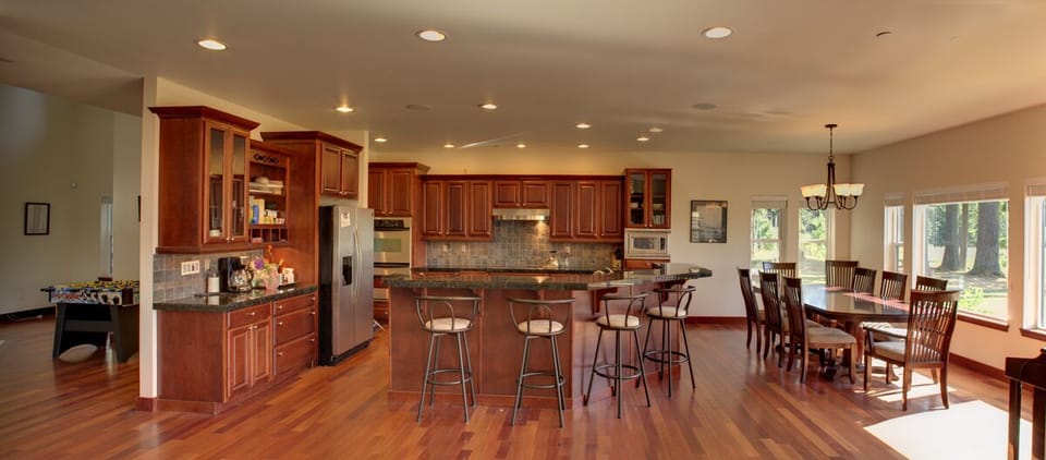 Kitchen and dining area.