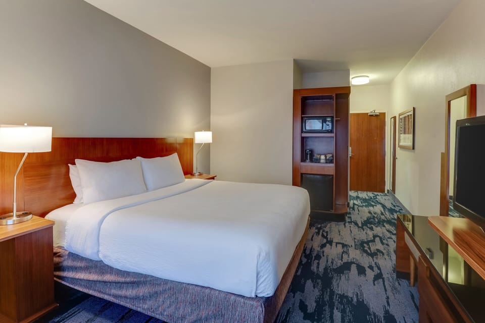 Room, 1 King Bed | Premium bedding, in-room safe, desk, laptop workspace