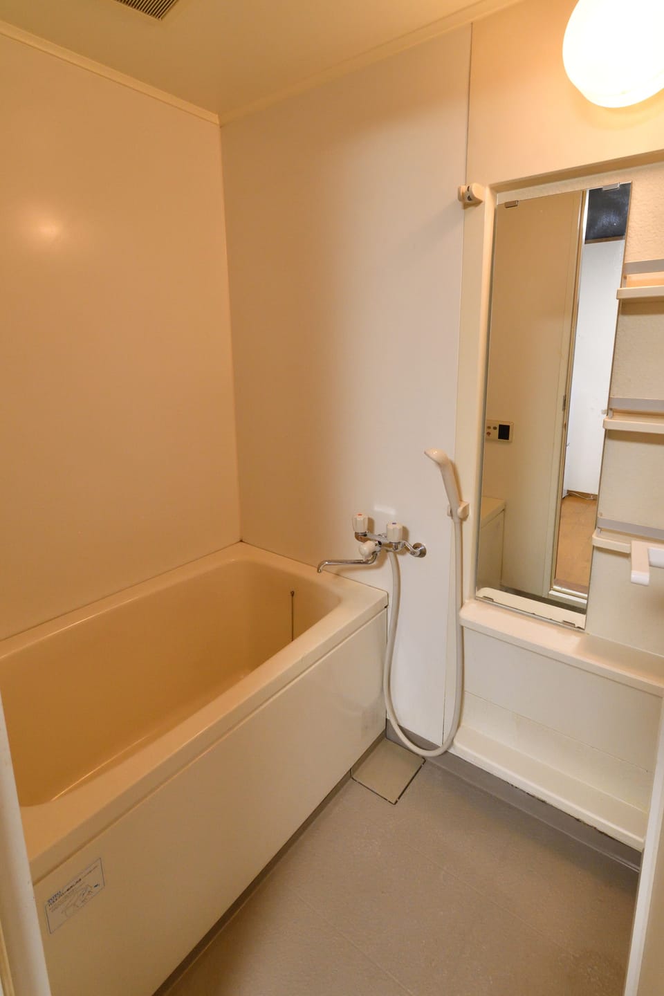Private Vacation Home 2F | Bathroom | Separate tub and shower, deep soaking tub, free toiletries, hair dryer