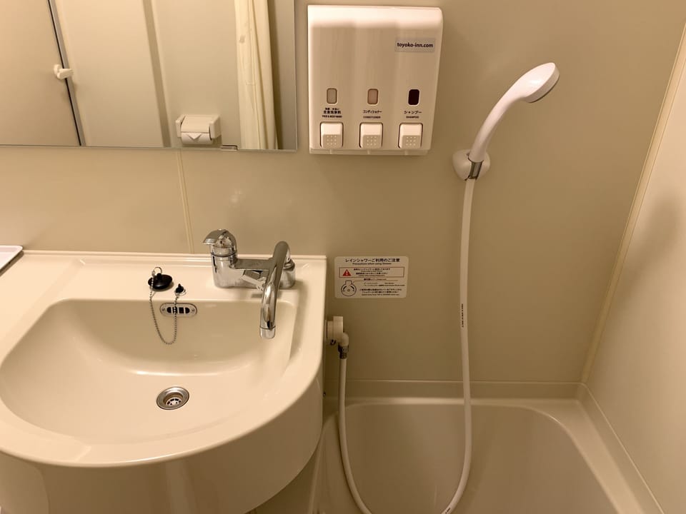 Combined shower/tub, deep soaking tub, free toiletries, hair dryer