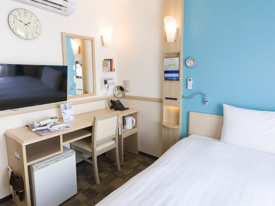 Premium Single Room, Non Smoking | Desk, blackout drapes, iron/ironing board, free wired internet