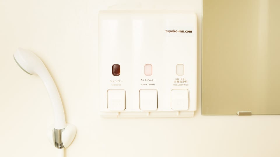 Combined shower/tub, deep soaking tub, free toiletries, hair dryer