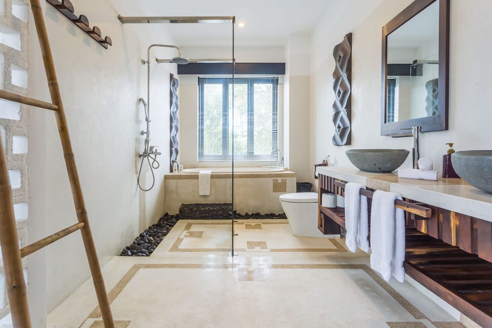 Deluxe Suite, 1 King Bed, Garden View | Bathroom | Combined shower/tub, deep soaking tub, rainfall showerhead