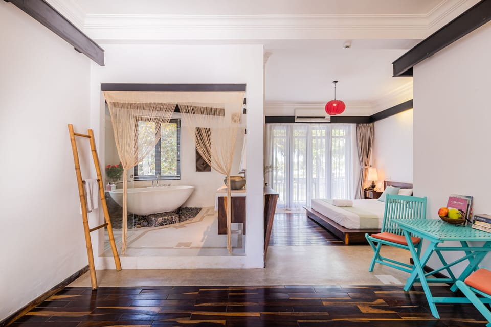 Luxury Double Room | Minibar, desk, laptop workspace, soundproofing